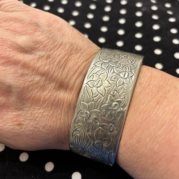 🎀Salisbury Pewter Flower of the Month Bracelet- March - Picture 1 of 5